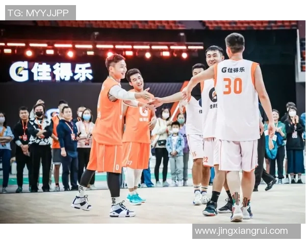 篮球明星肤色白皙引发热议球场内外的魅力与挑战并存 篮球明星肤色白皙引发热议球场内外的魅力与挑战并存